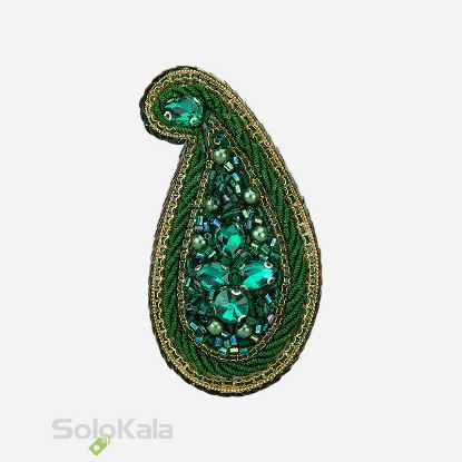 سنجاق سینه دست دوزی شده طرح بته جقه سبز سنجاق سینه دست دوزی شده طرح بته جقه سبز
