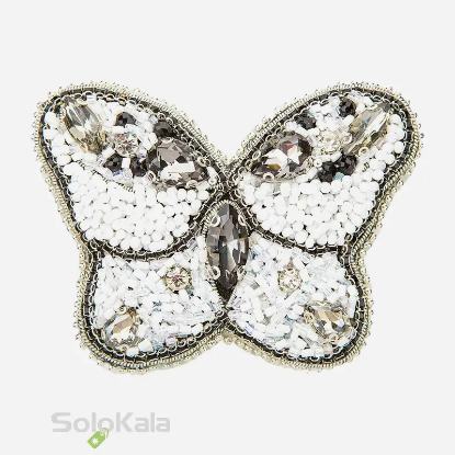 سنجاق سینه دست دوزی شده طرح پروانه سفید