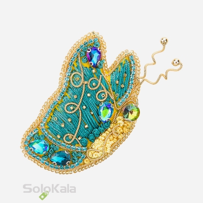 سنجاق سینه دست دوزی شده طرح پروانه گلدوزی سنجاق سینه دست دوزی شده طرح پروانه گلدوزی